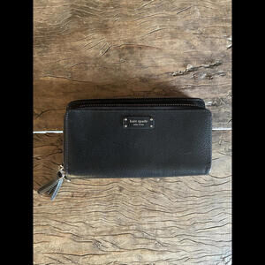 Kate Spade Payton Large Black Saffiano Leather Wallet Carry All Excellent